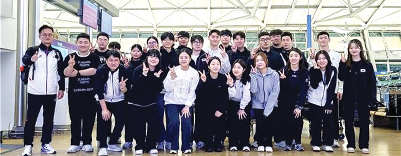 출국을 앞두고 기념사진을 찍은 한국 사격대표팀. 대한사격연맹 제공