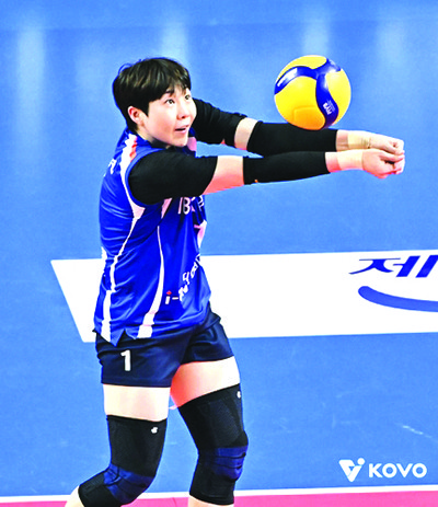 리시브하는 IBK기업은행의 이소영. 한국배구연맹 제공