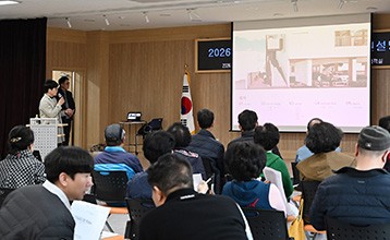 대사동 행정복지센터에서 진행된, 중구 노인복지관 건립 주민설명회 현장 사진/중구